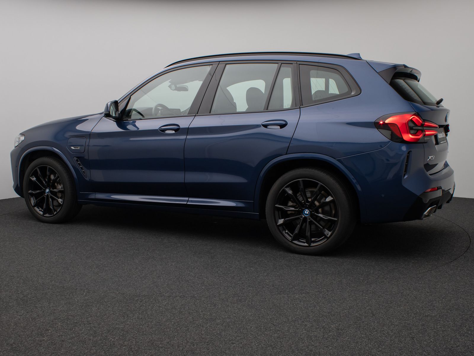 Fahrzeugabbildung BMW X3 xD30e M Sport 360°Laser HUD DAB HiFi AHK 20"