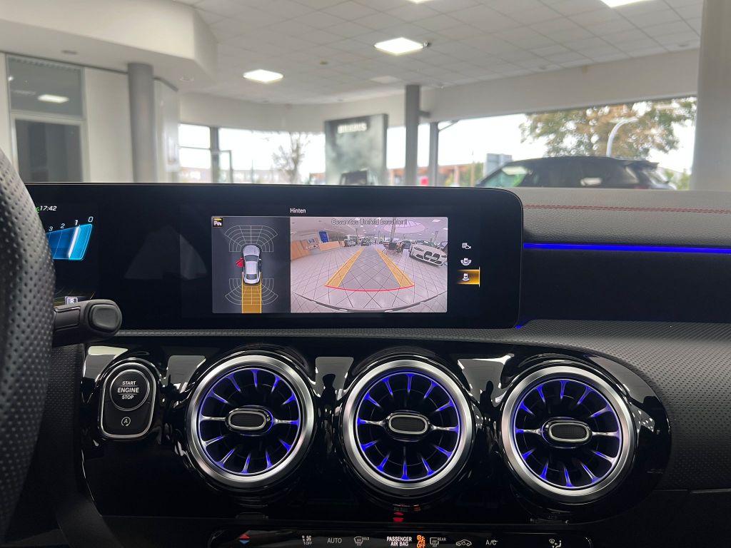 Mercedes-Benz CLA 35 AMG 4Matic*LED*PANO*BURMESTER*MBUX*KAM*