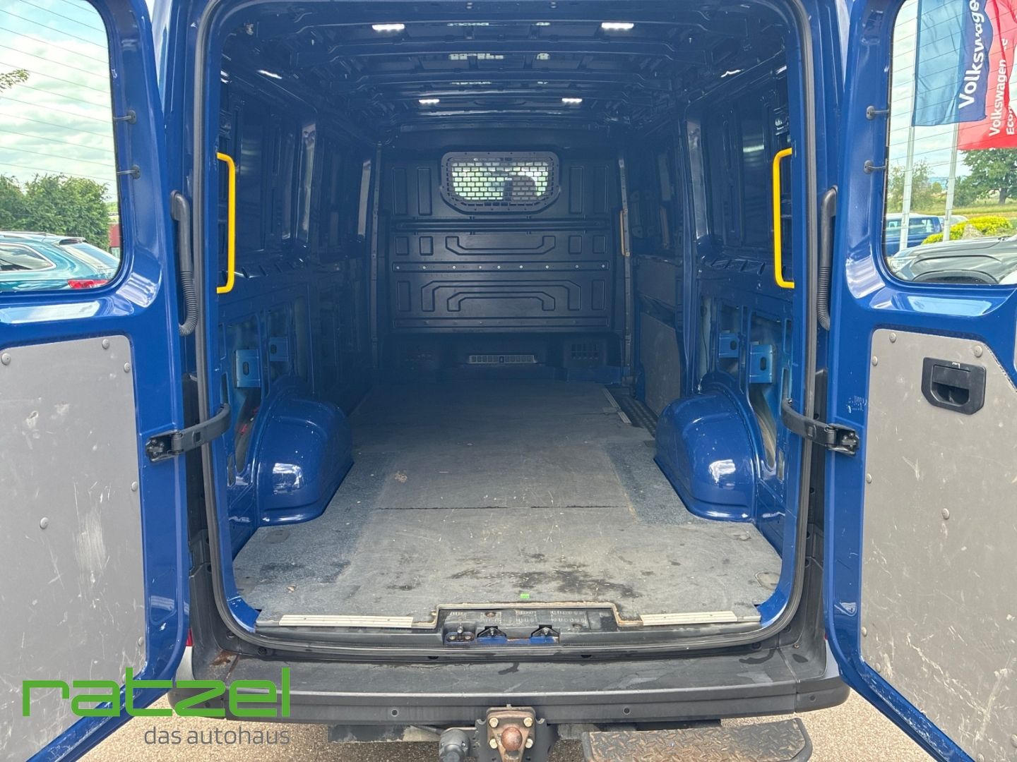 Fahrzeugabbildung Volkswagen Crafter 35 Kasten MR 2.0 TDI StandHZG AHK Navi S