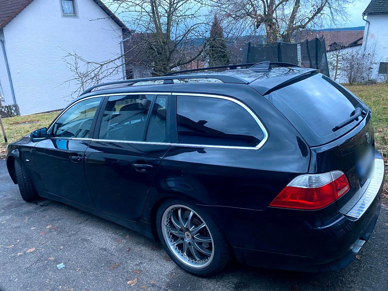 BMW 525 2004 — rear view