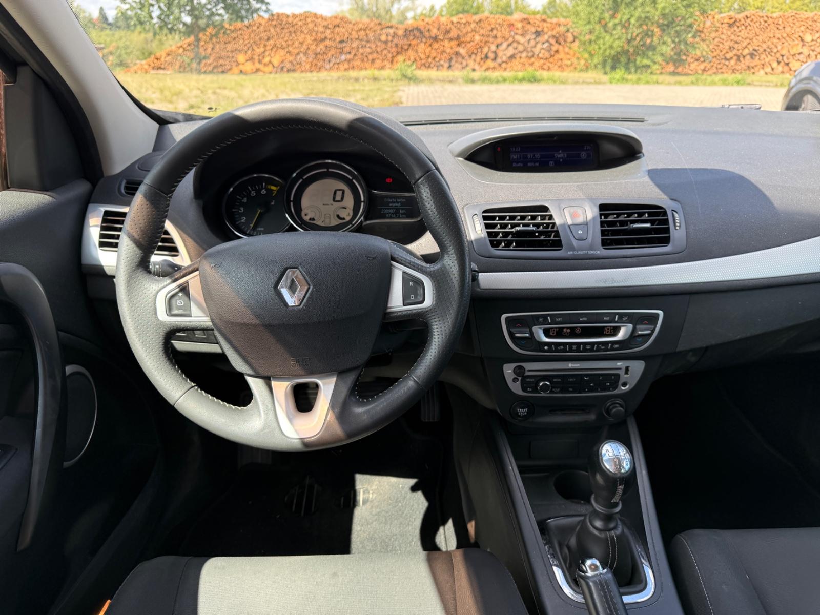 Renault Megane 2012 — photo 20