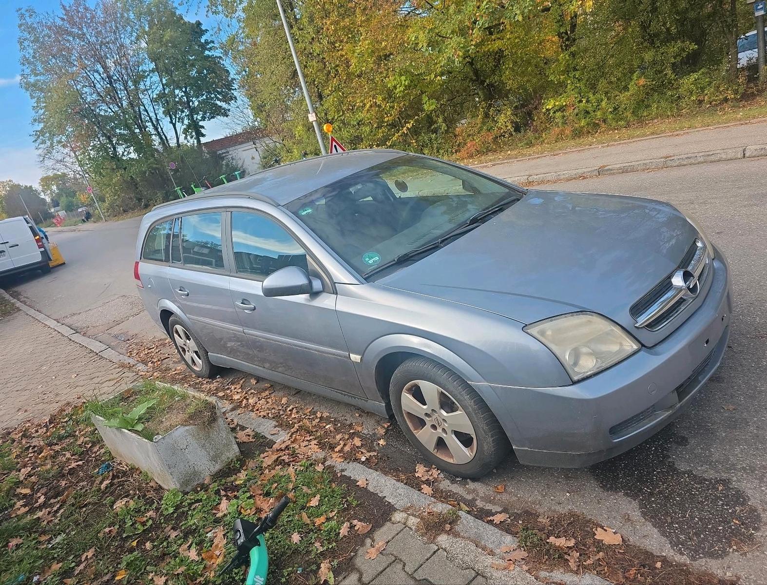 Opel Vectra 2004 — rear view