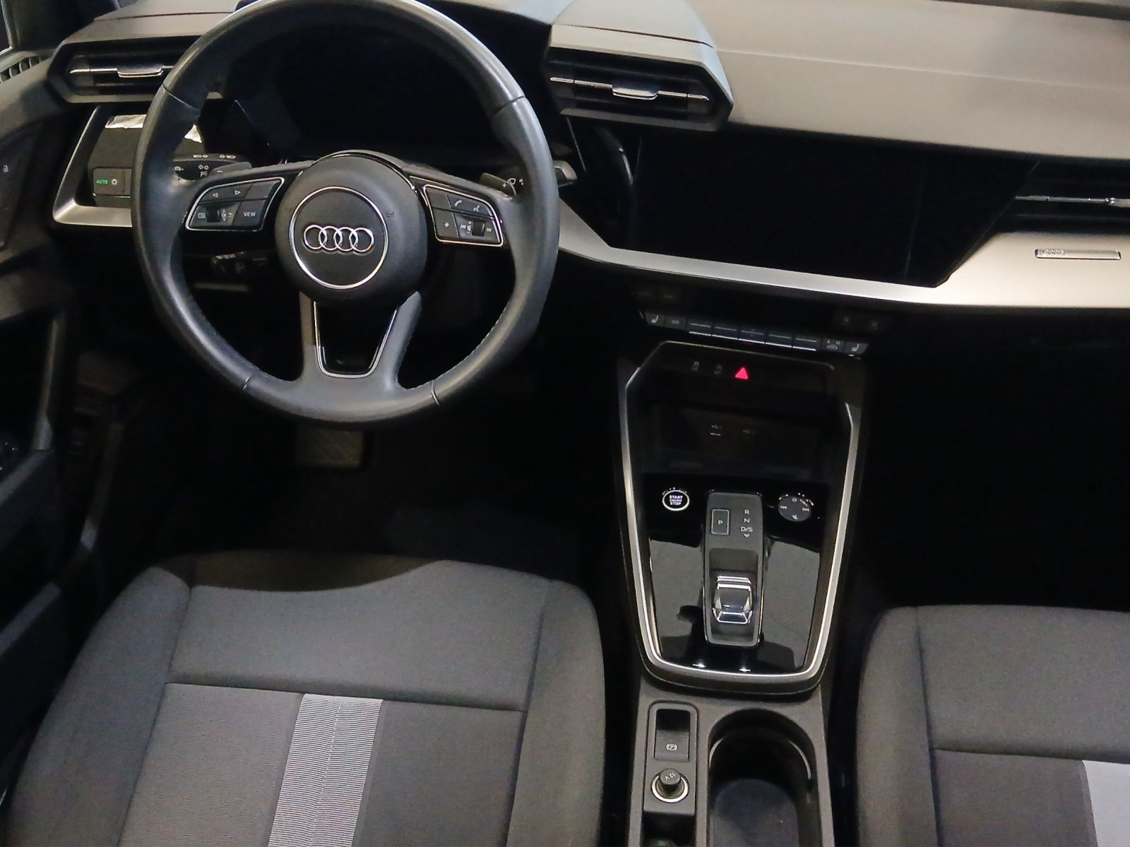 Fahrzeugabbildung Audi A3 Limousine 35 TFSI advanced S-tronic Navi AVC