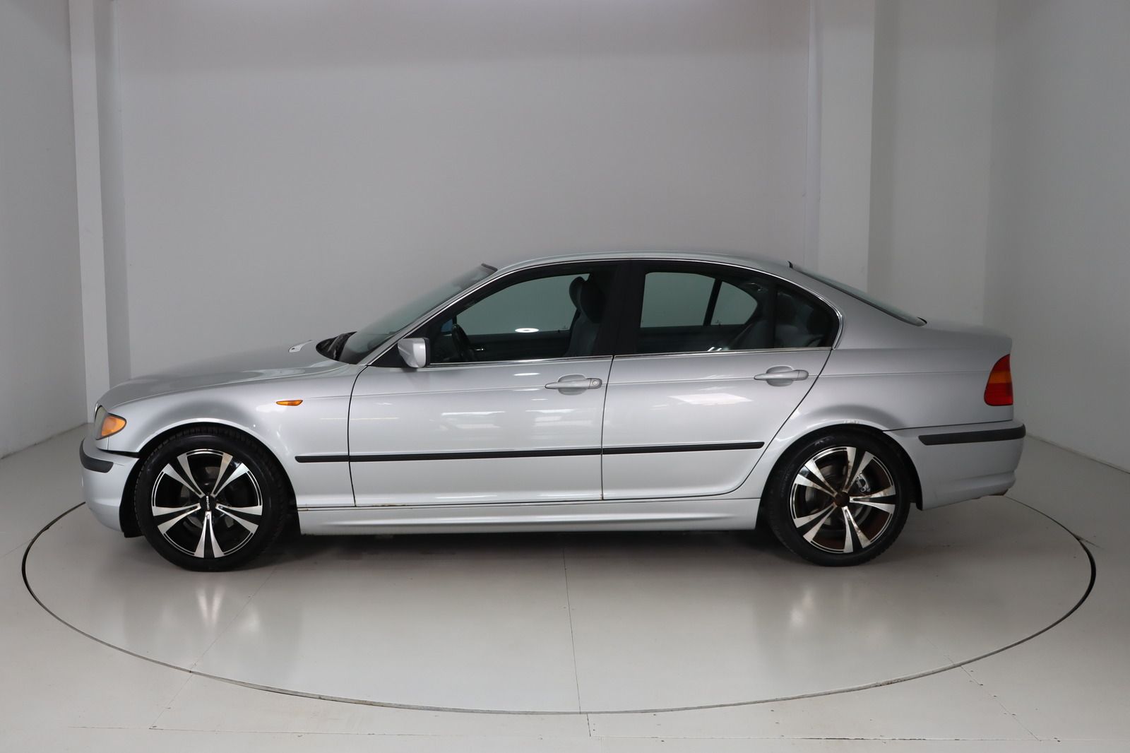 Fahrzeugabbildung BMW 320 i * Xenon * PDC * Klimaautom. *