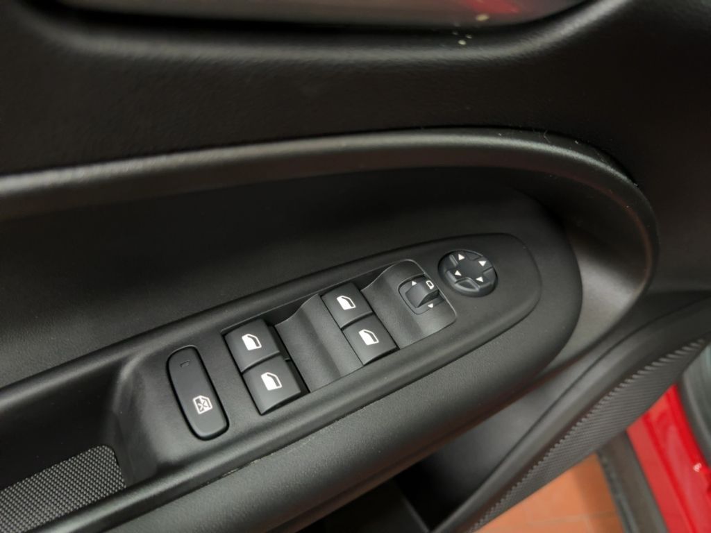 Fahrzeugabbildung Jeep Avenger e-Hybrid Altitude ALLWETTER NAVI WINTER