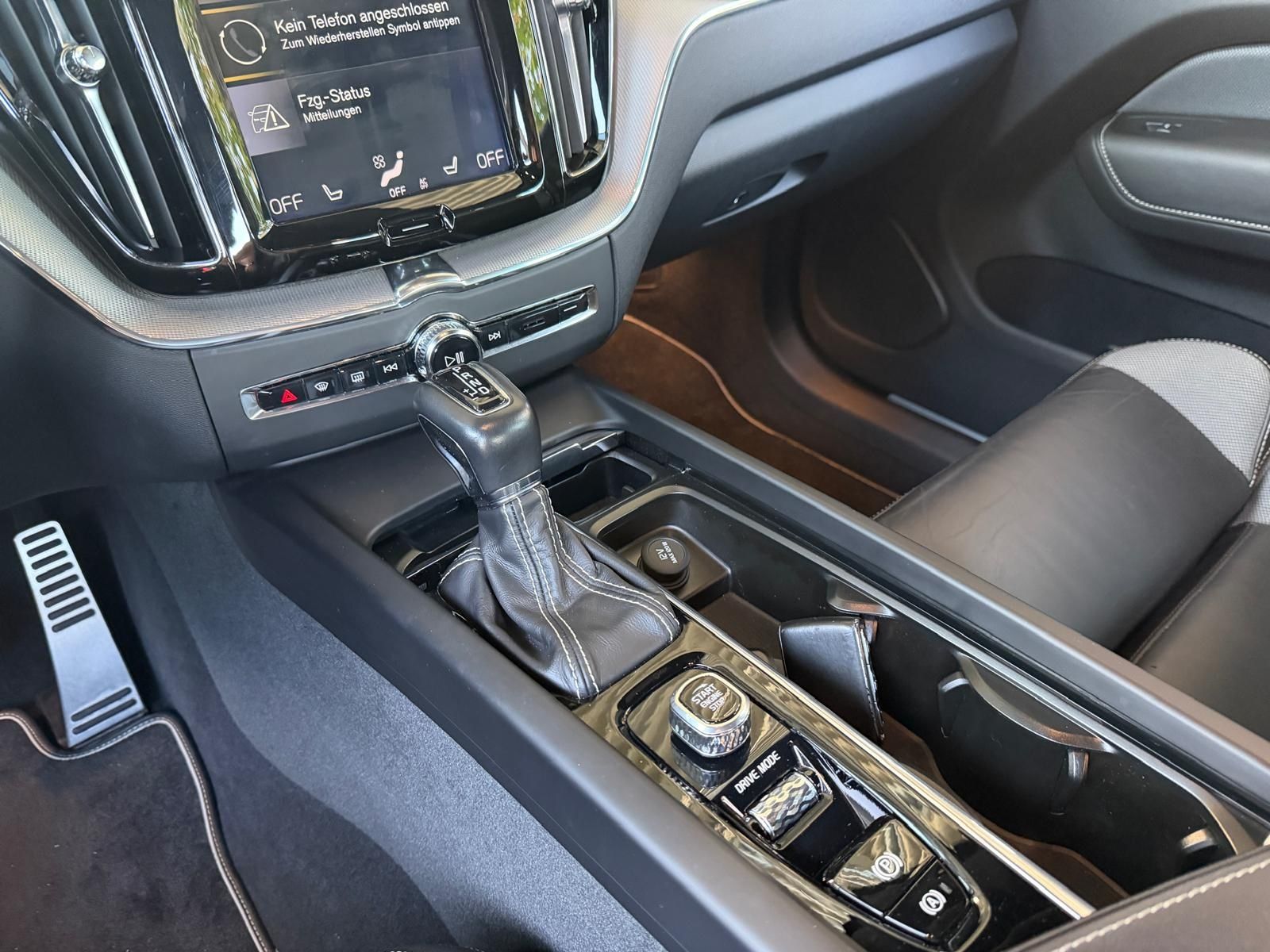 Fahrzeugabbildung Volvo XC60 R Design AHK 360° H/K LED ACC LEDER