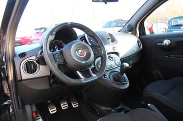 Fahrzeugabbildung Abarth 500 595 Pista Competizione Beats
