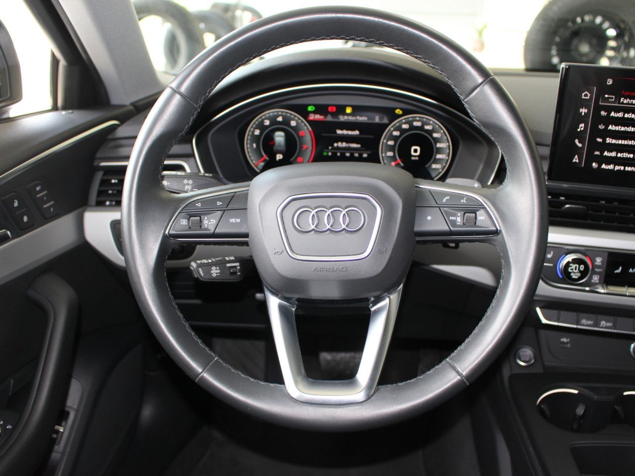 Fahrzeugabbildung Audi A4 Avant 35 TFSI advanced ACC/RFK/Navi/Leder