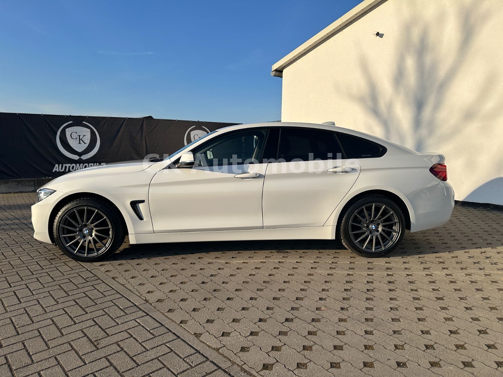 Fahrzeugabbildung BMW 420i xDrive Gran Coupe Advantage/Navi/LED/Kamera