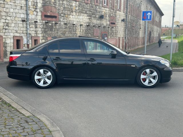 BMW 523i*EGSHD+LEDER+XENON*