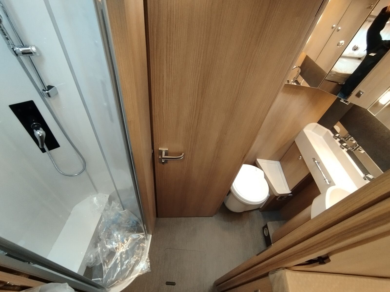 Fahrzeugabbildung Carthago C1-tourer I 149 RB LE comfort Mercedes, Markise