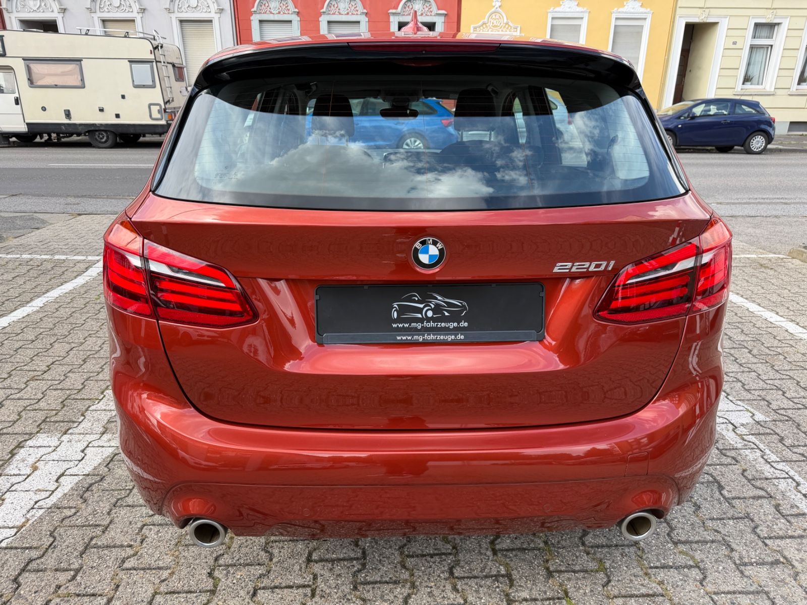 Fahrzeugabbildung BMW 220i Active Tourer NAVI AUTOMATIK LED 2-HAND