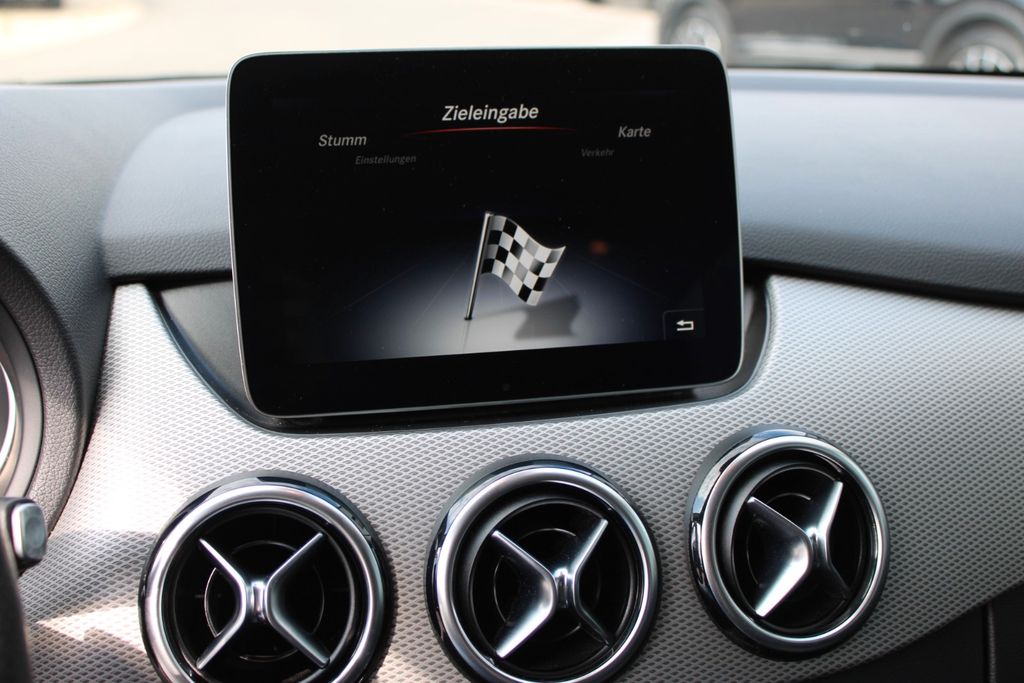 MERCEDES-BENZ B 200 d Urban LED NAVI SHZ PDC AUT