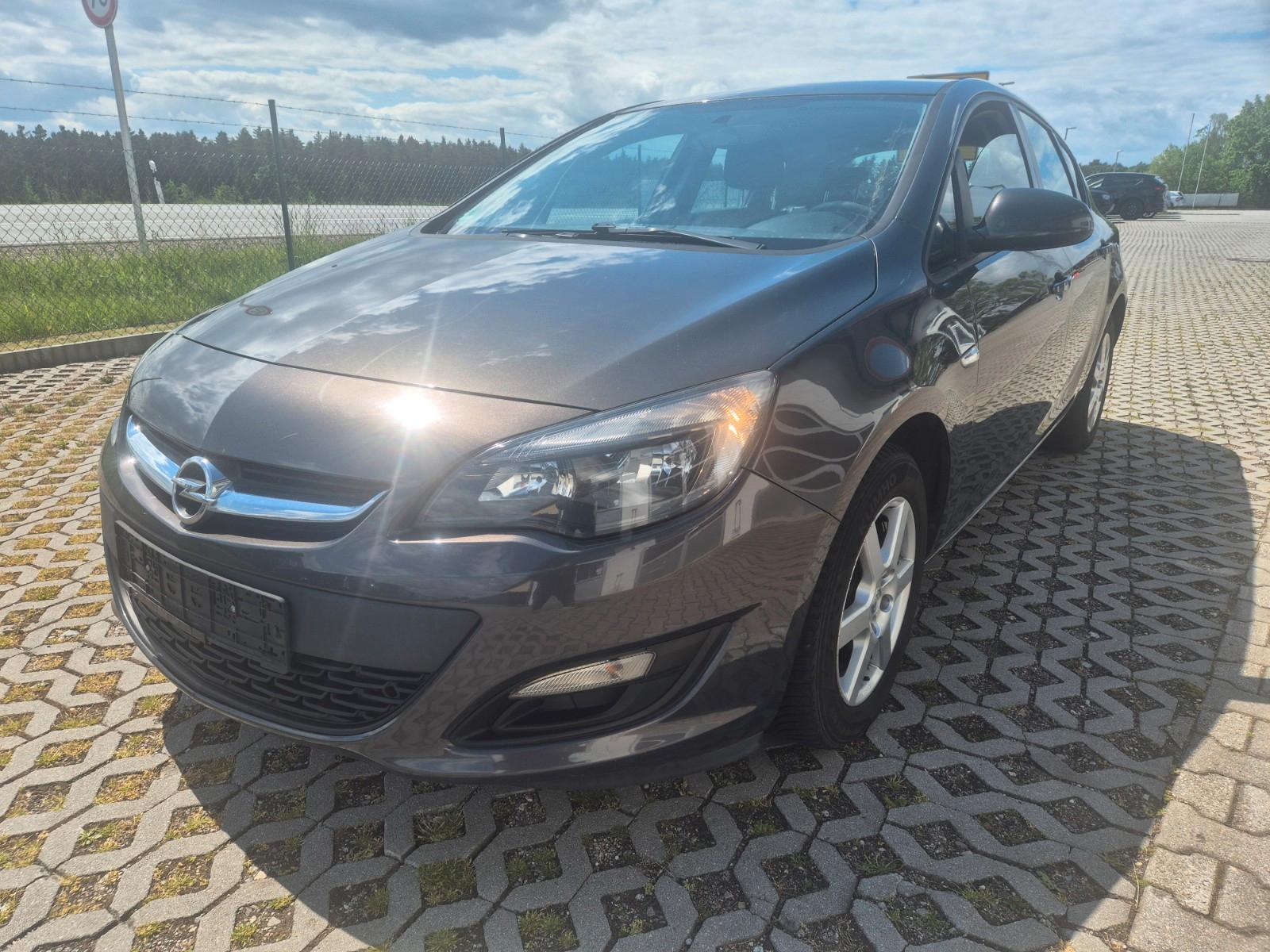 Opel Astra J Lim. 5-trg. Selection