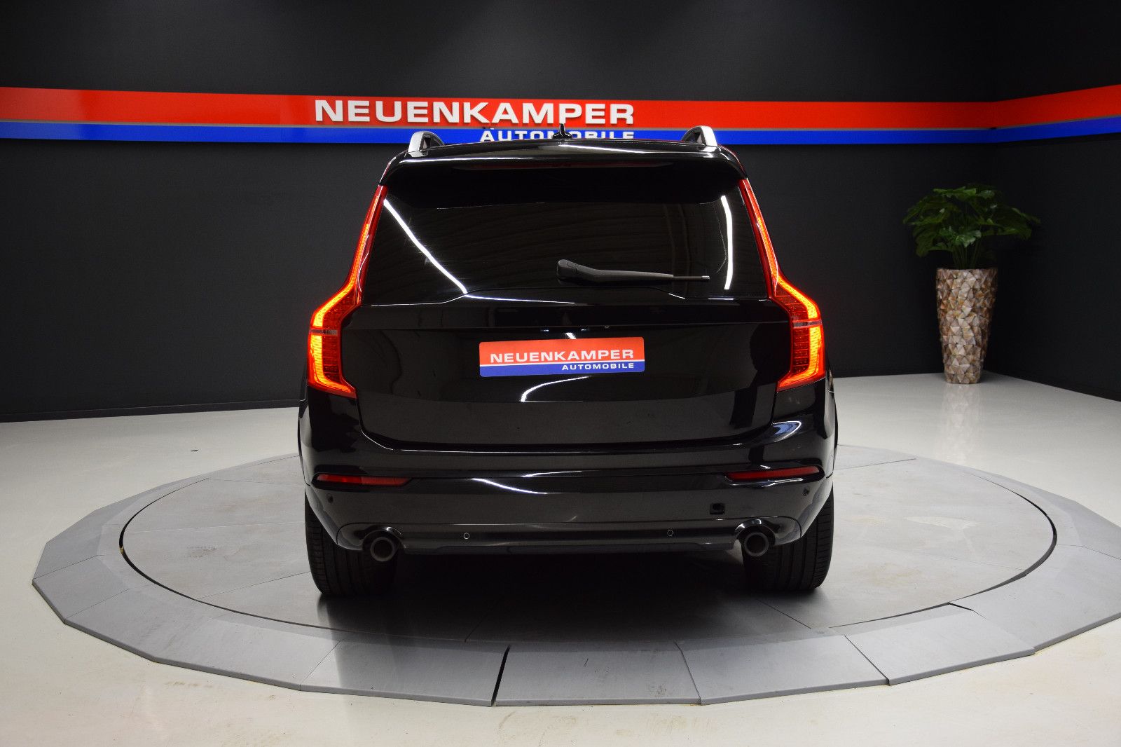 Fahrzeugabbildung Volvo XC 90 Momentum AWD ACC HUD PANO VZE Vollleder