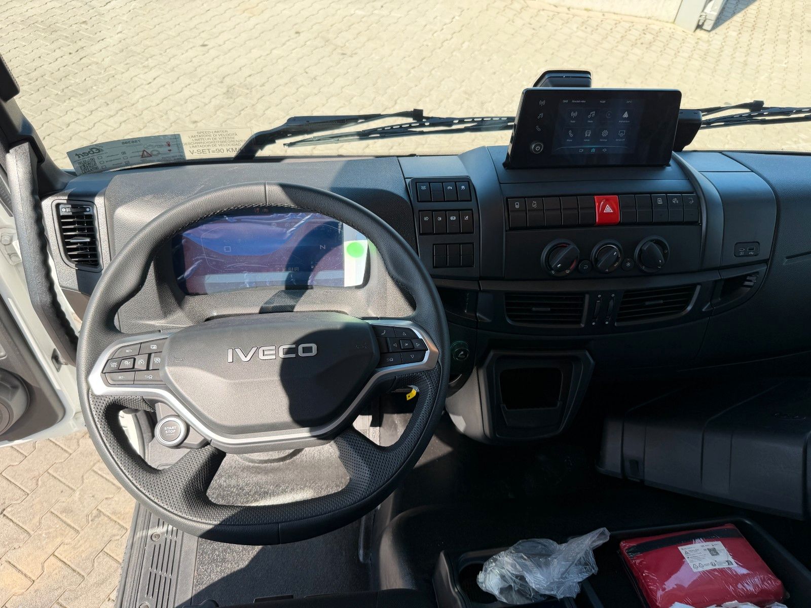 Fahrzeugabbildung Iveco Eurocargo ML80E21/P L-Haus AHK Standheizung