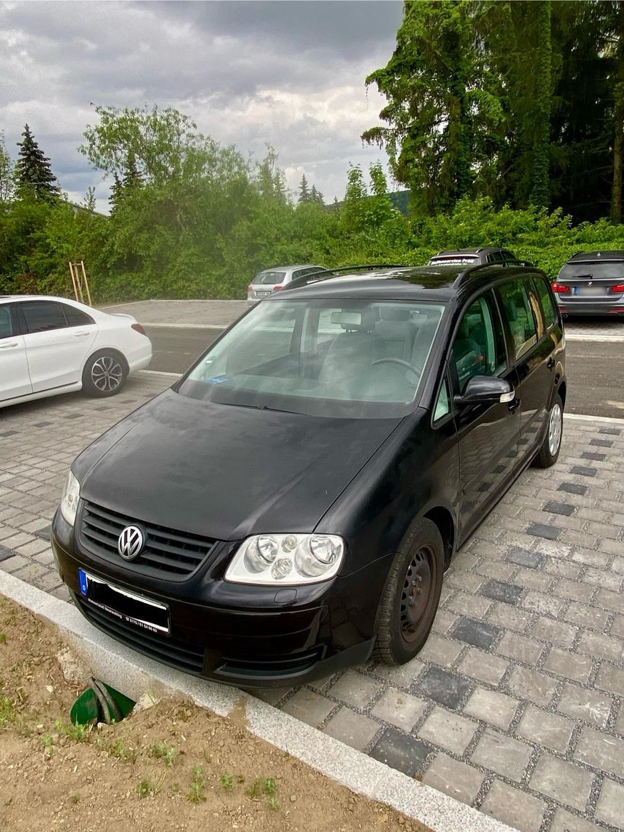 Volkswagen Touran 2004 — interior