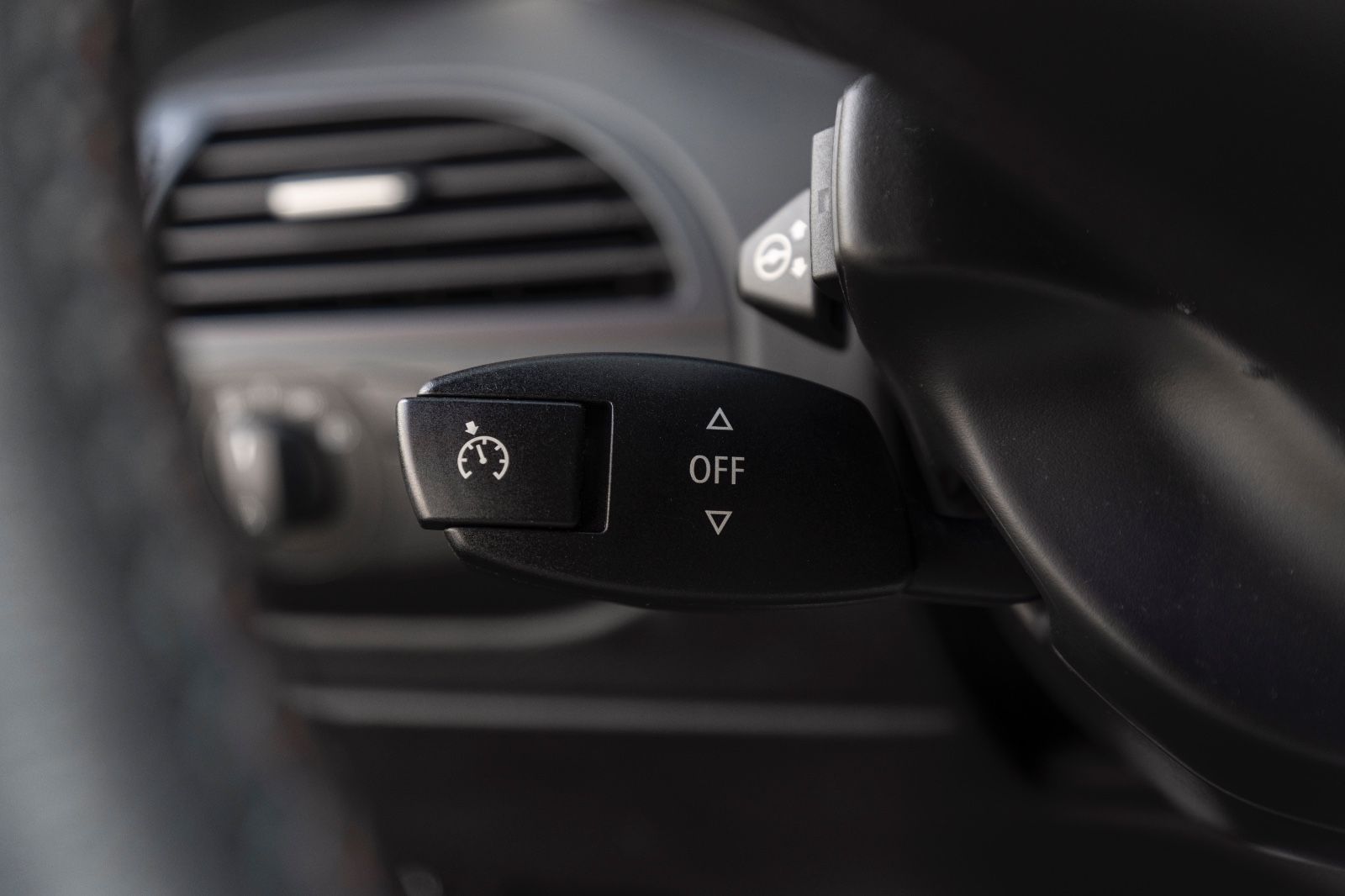 Fahrzeugabbildung BMW M6 Coupé Manual 1/323 Head Up Individual Audio