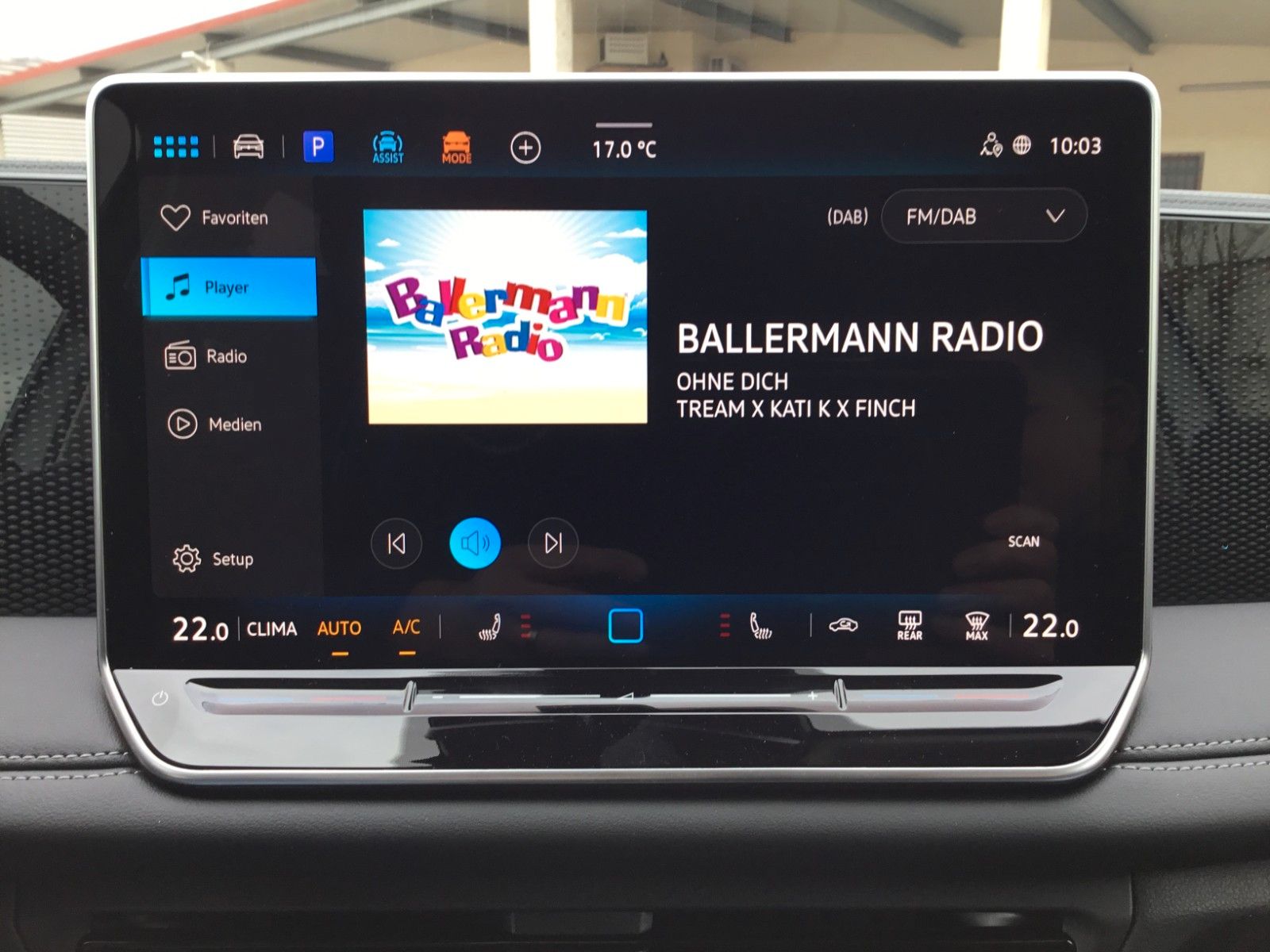 Fahrzeugabbildung Volkswagen Tiguan 1.5 eTSI DSG Life+AHK+LEDPlus+18"+Navi