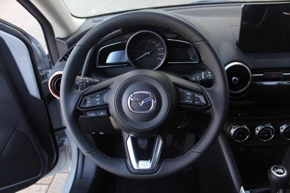 Fahrzeugabbildung Mazda 2 M-Hybrid Homura G-90 ACAA RFK SHZ TEMPOMAT BLU