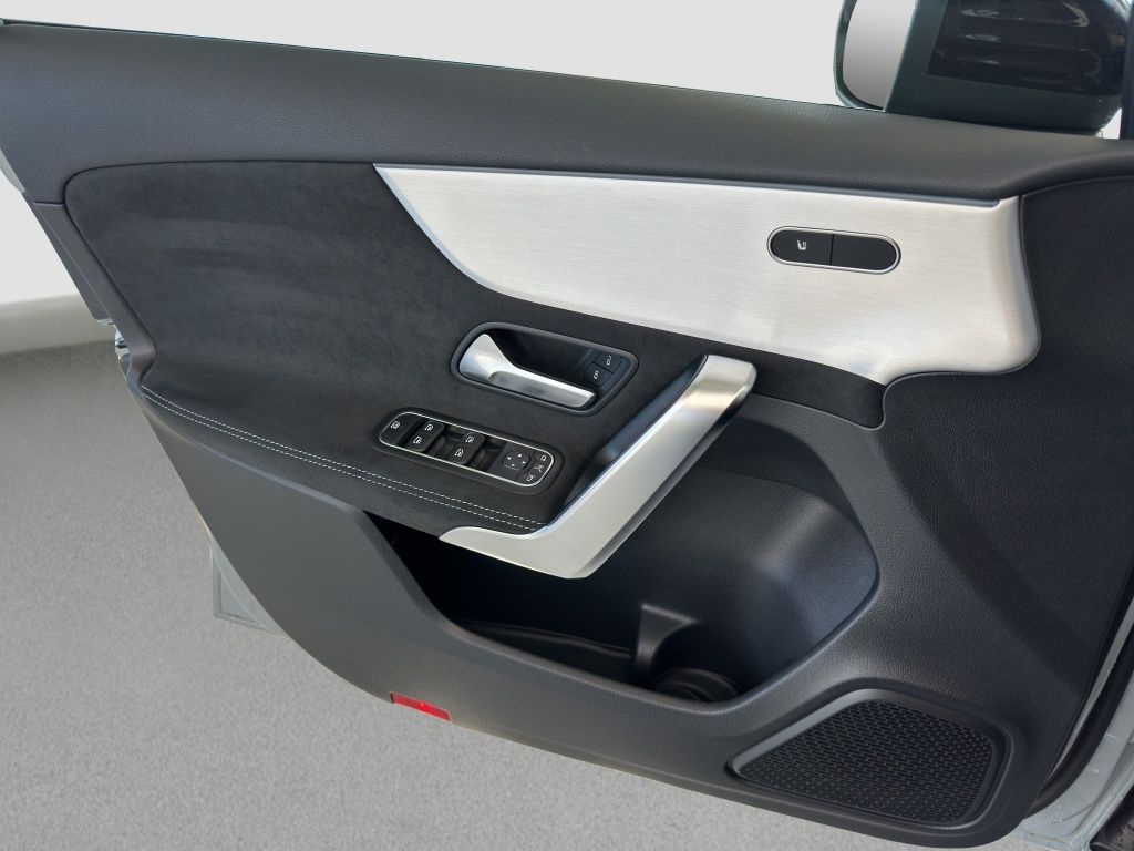 Fahrzeugabbildung Mercedes-Benz A 200 d AMG Line AMG*Night*Navi*PDC*ParkAss*RFK