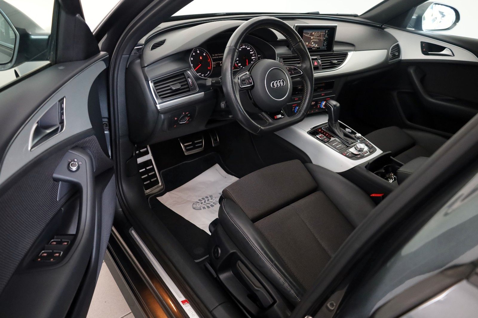 Fahrzeugabbildung Audi A6 Avant 1.8 TFSI ultra S Line TLeder,Navi,Xenon