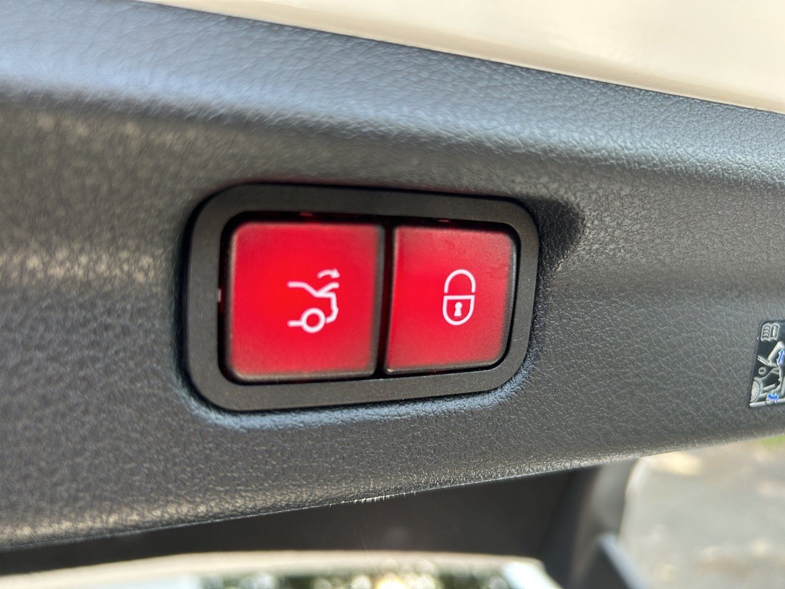 Fahrzeugabbildung Mercedes-Benz EQE 43 AMG Prem HYPER Night DISTRO KeyGo AHK HAL