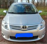 Toyota Auris - Toyota Auris aus 2011 mit Benzin-Antrieb
