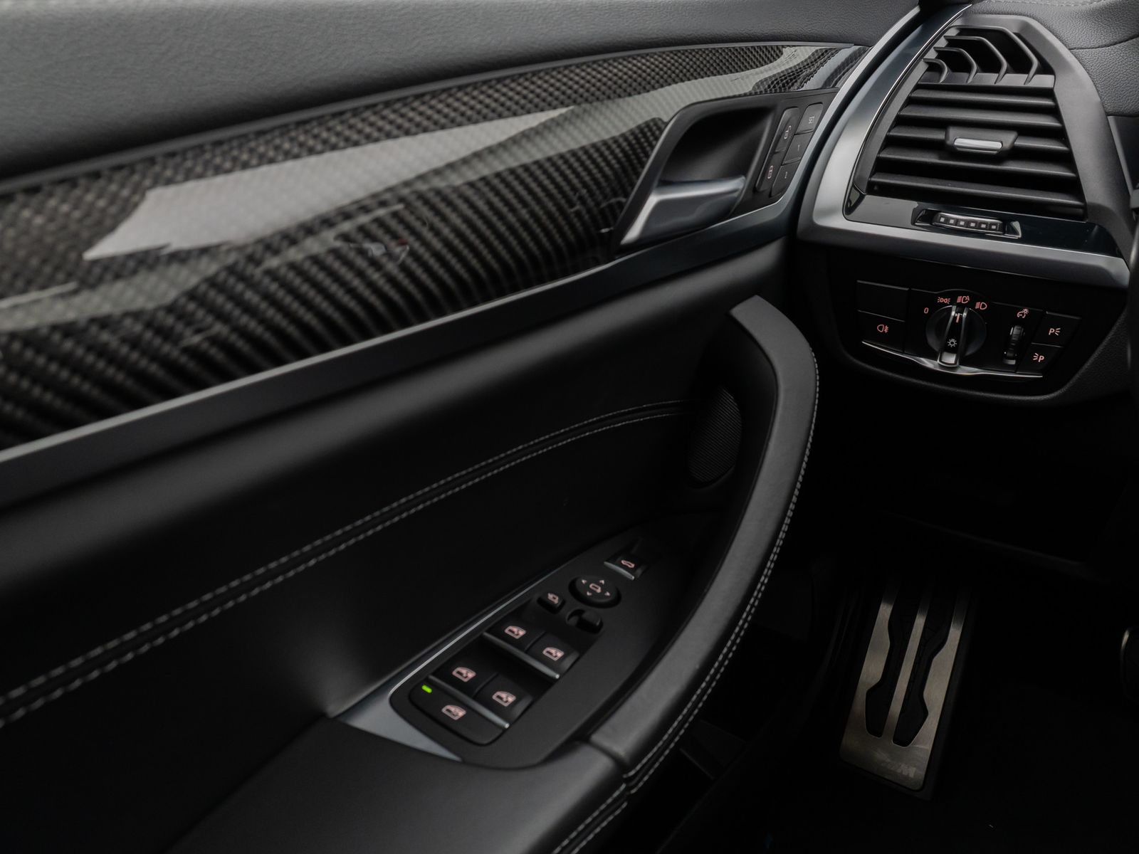 Fahrzeugabbildung BMW X4 M Panorama 360°HUD H/K TV DispKey