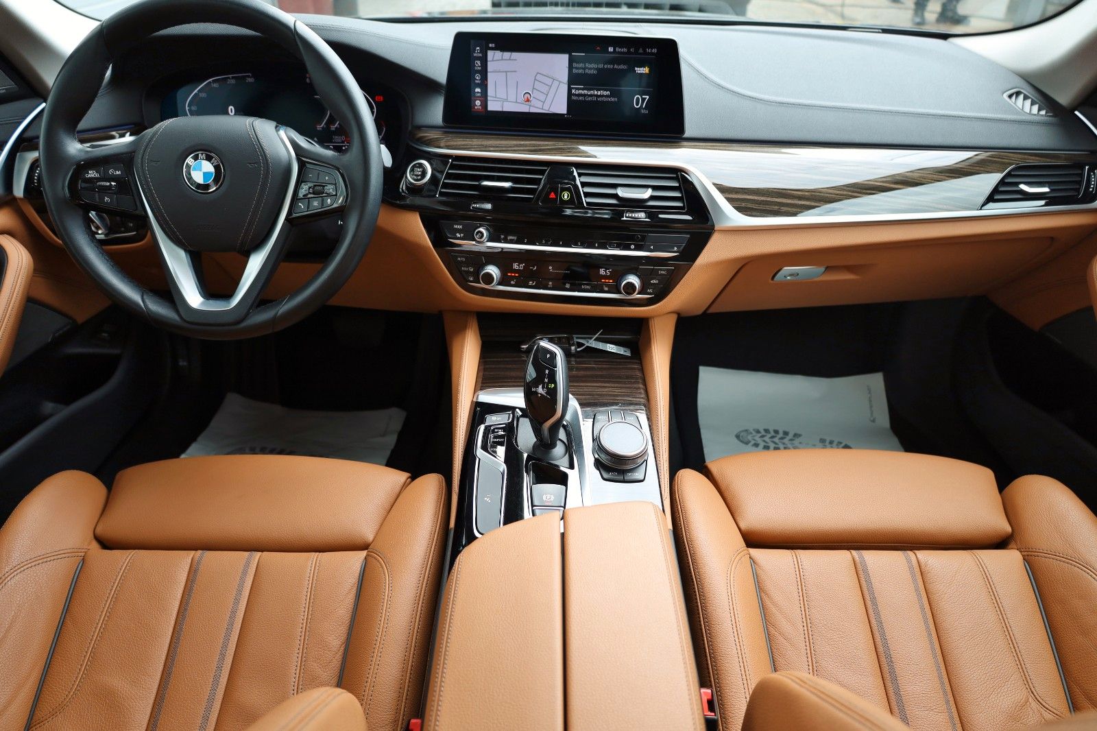 Fahrzeugabbildung BMW 520 d xDrive Lim. Luxury,Leder,Navi,Kamera,SD,SH