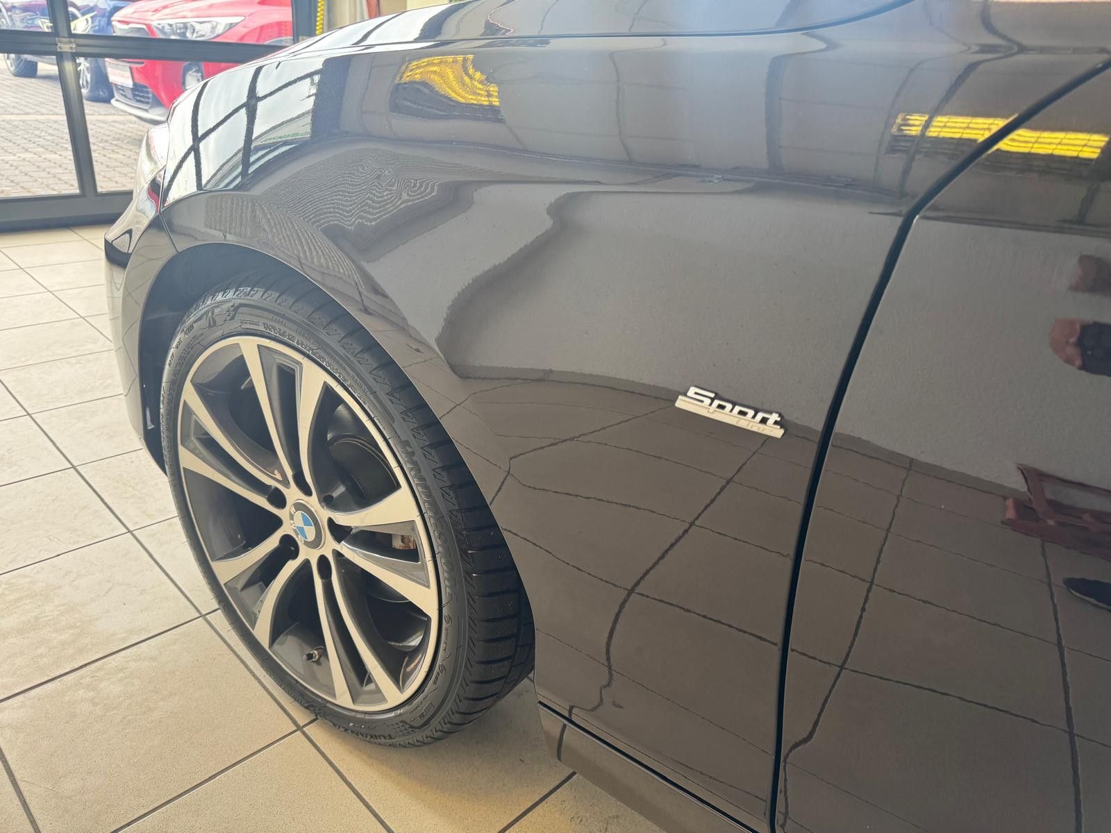 Fahrzeugabbildung BMW 220 i Cabrio Sport Line/ NAVI/KLIMA/AUTOMATIK
