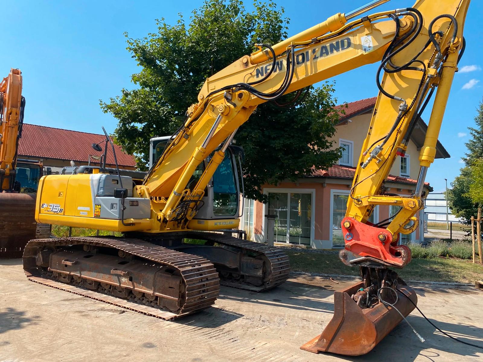 New Holland E 195 B