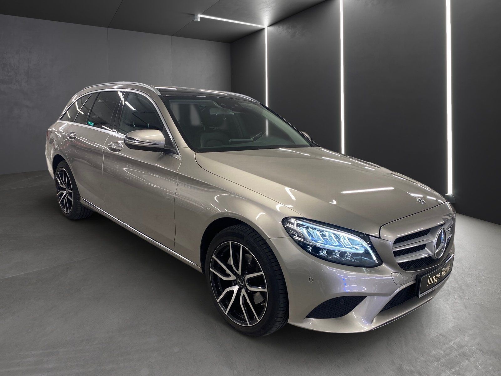 Fahrzeugabbildung Mercedes-Benz C 220 d T 4M Avantgarde*HUD*LED*COMAND*Burmester