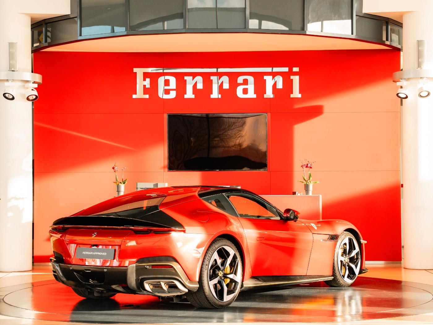 Ferrari 12Cilindri Panoramadach*Lift*HiFi-Burmester