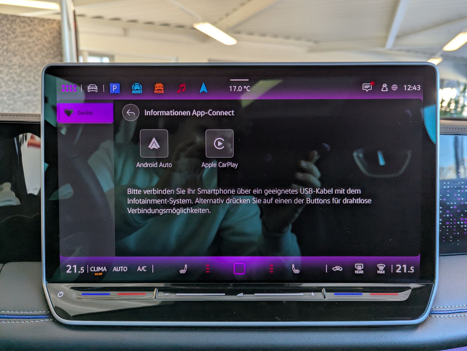 VW Tiguan 2.0TDI R-Line 4M Pano Black AHK Matrix 20 - Image 32