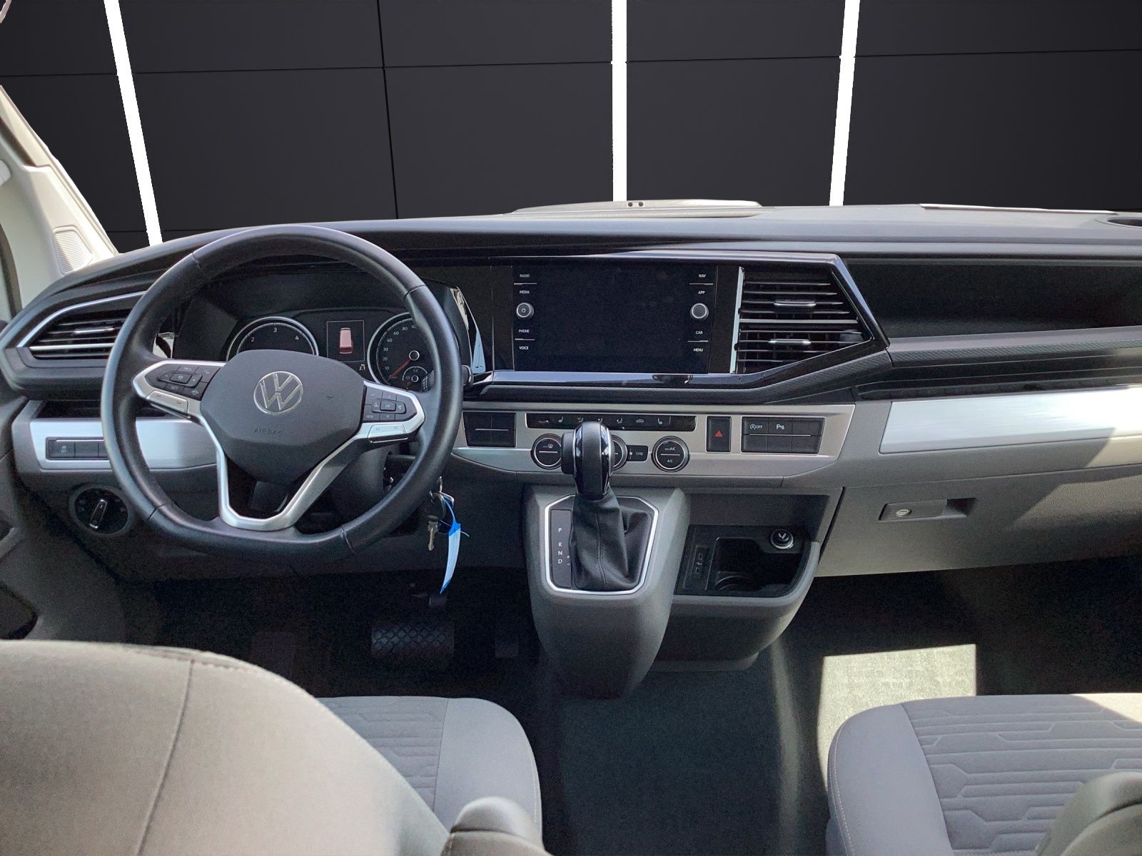 Fahrzeugabbildung Volkswagen T6 California T6.1 TDI DSG Ocean STANDHZG LED AC