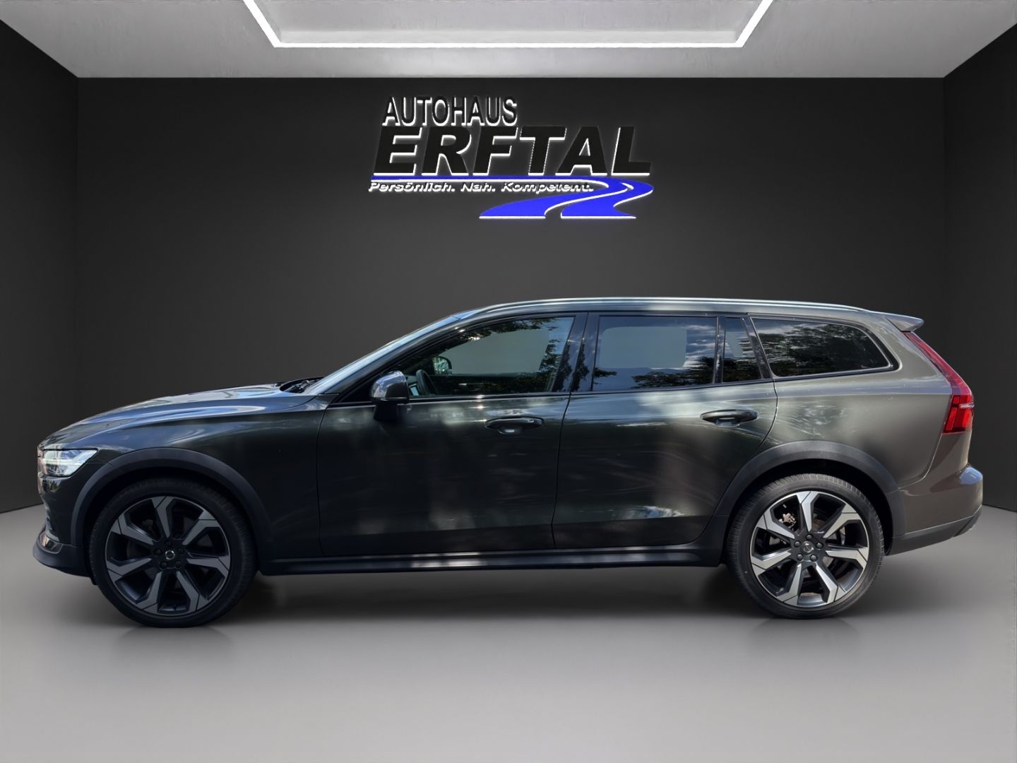 Volvo V60 B5 AWD Cross Country Pro StandHZG Navi Digit foto 3