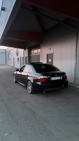 BMW E90 320i / KEYLESS / SCHIEBEDACH