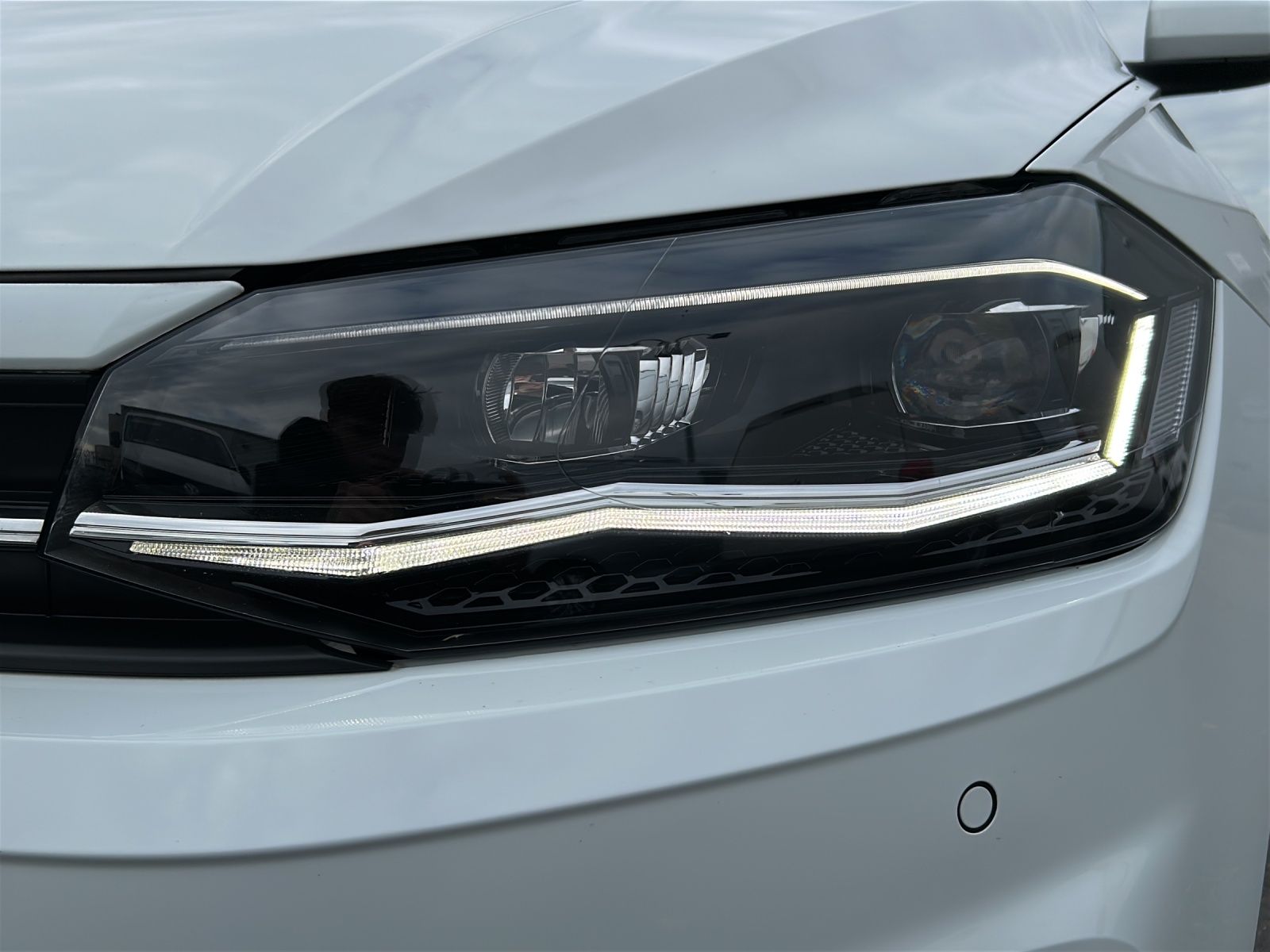 Fahrzeugabbildung Volkswagen Polo TSI Active LED Climatronic ACC PDC SH LM