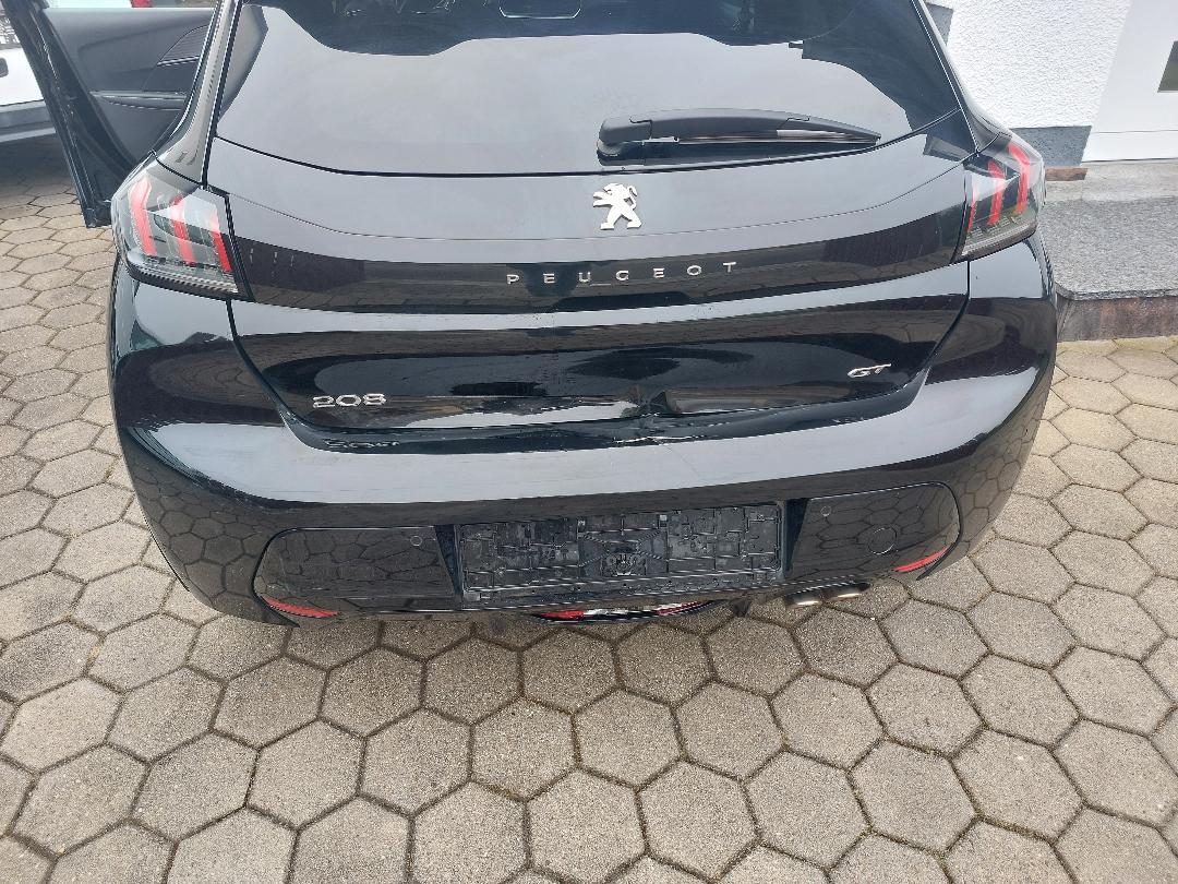 Peugeot 208 GT EAT8*PANORAMA*SHZ*HECKSCHADEN