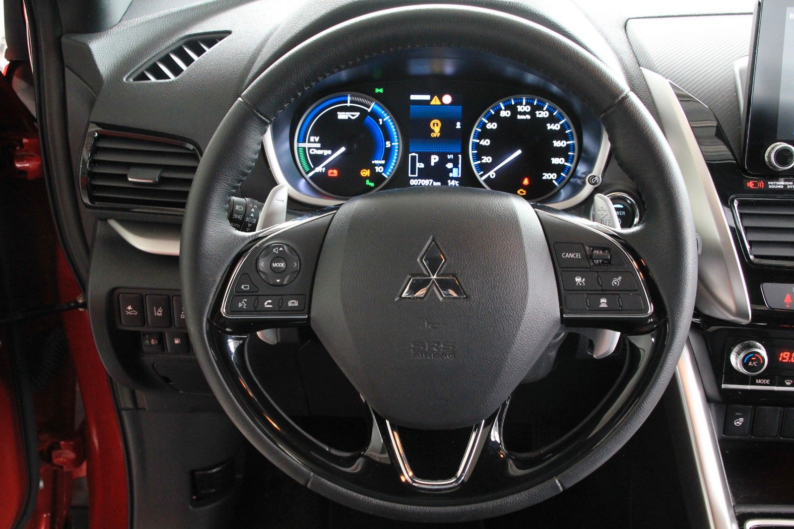 Fahrzeugabbildung Mitsubishi Eclipse Cross Select PHEV 4WD