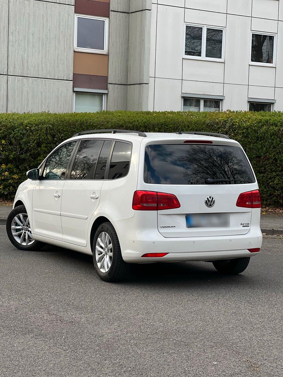 Volkswagen Touran 2011 — engine 140 HP (103kW)