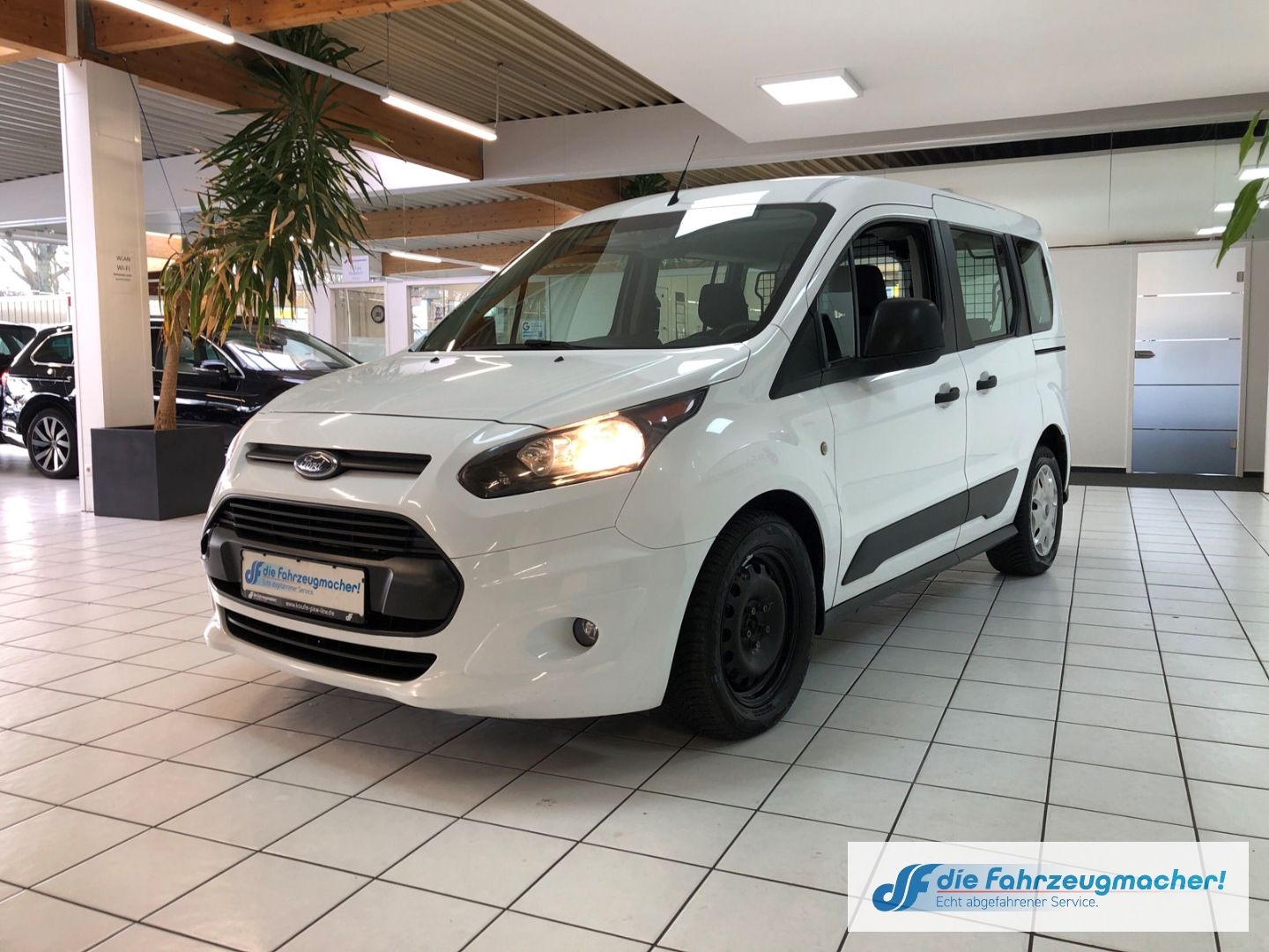 Fahrzeugabbildung Ford Transit Connect Kombi Trend 1.5 TDCi Notbremsass