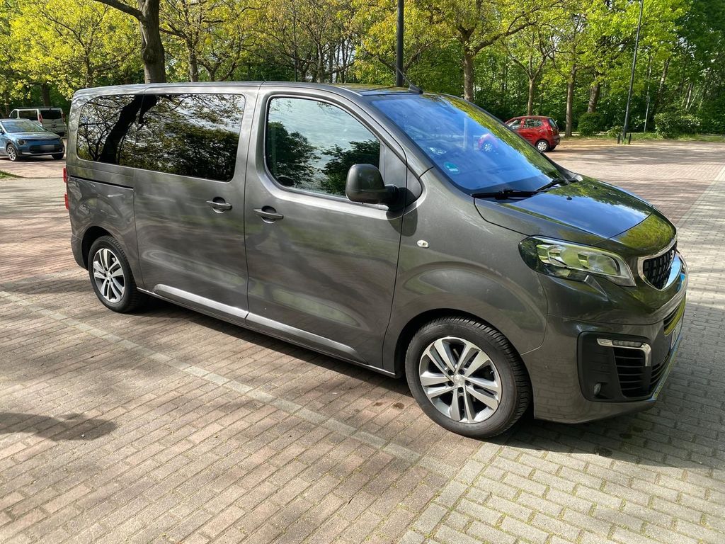 Image of Peugeot e-Traveller