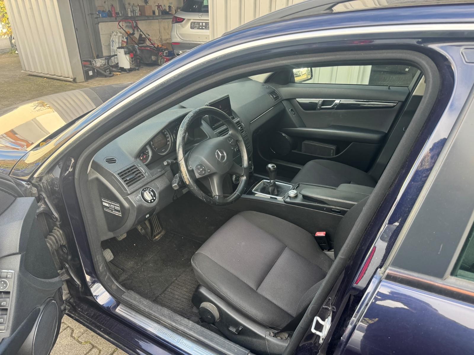 Mercedes-Benz C200 2008 — photo 11