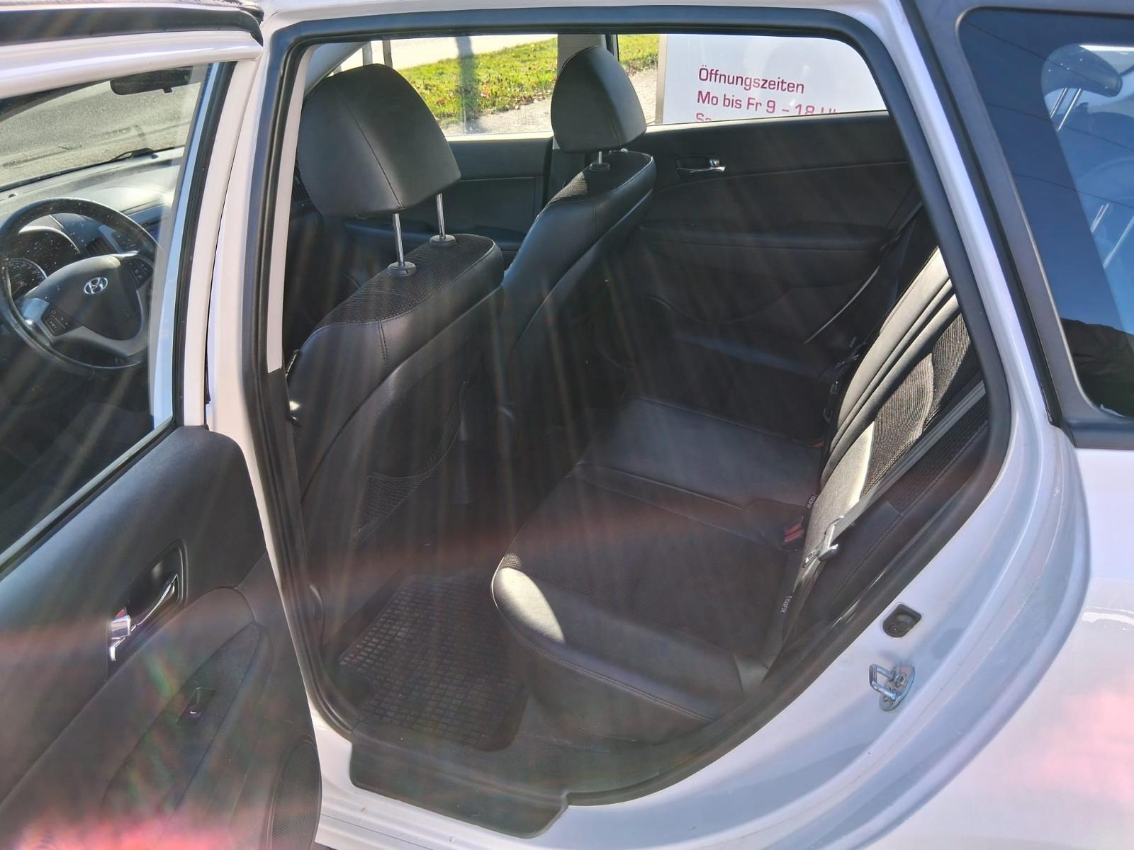 Hyundai i30 2012 — photo 12