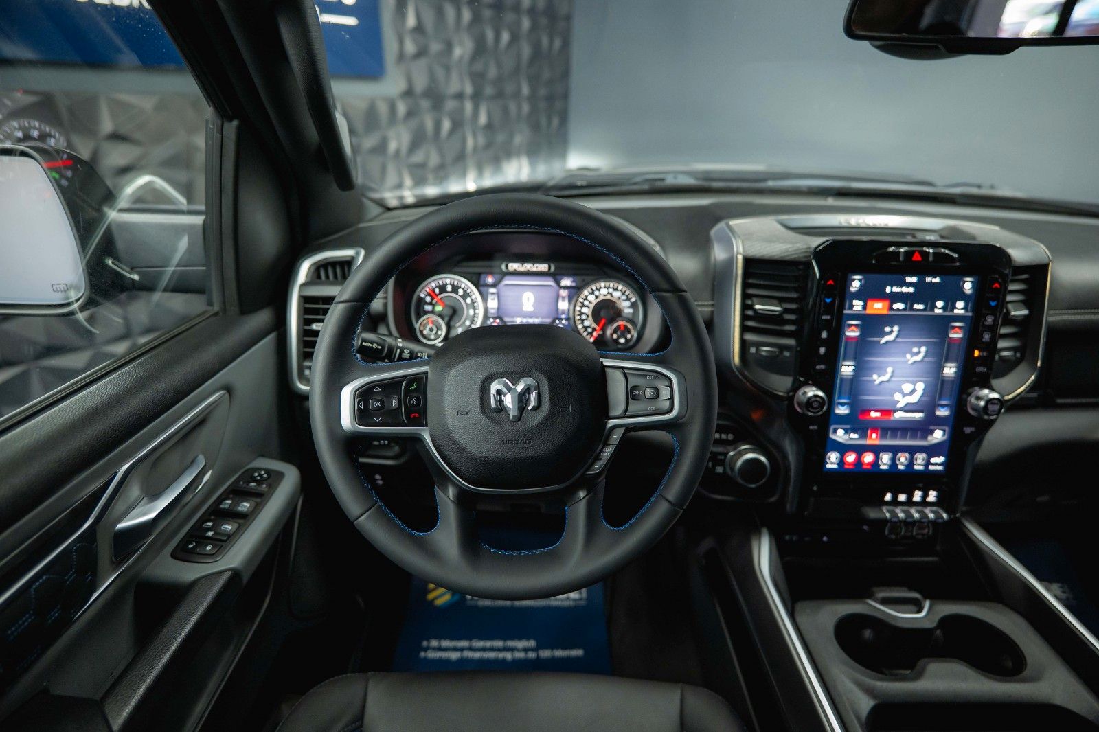 Fahrzeugabbildung Dodge RAM 5.7 V8 HEMI 4x4 OFFROAD Night-Paket LONGBED