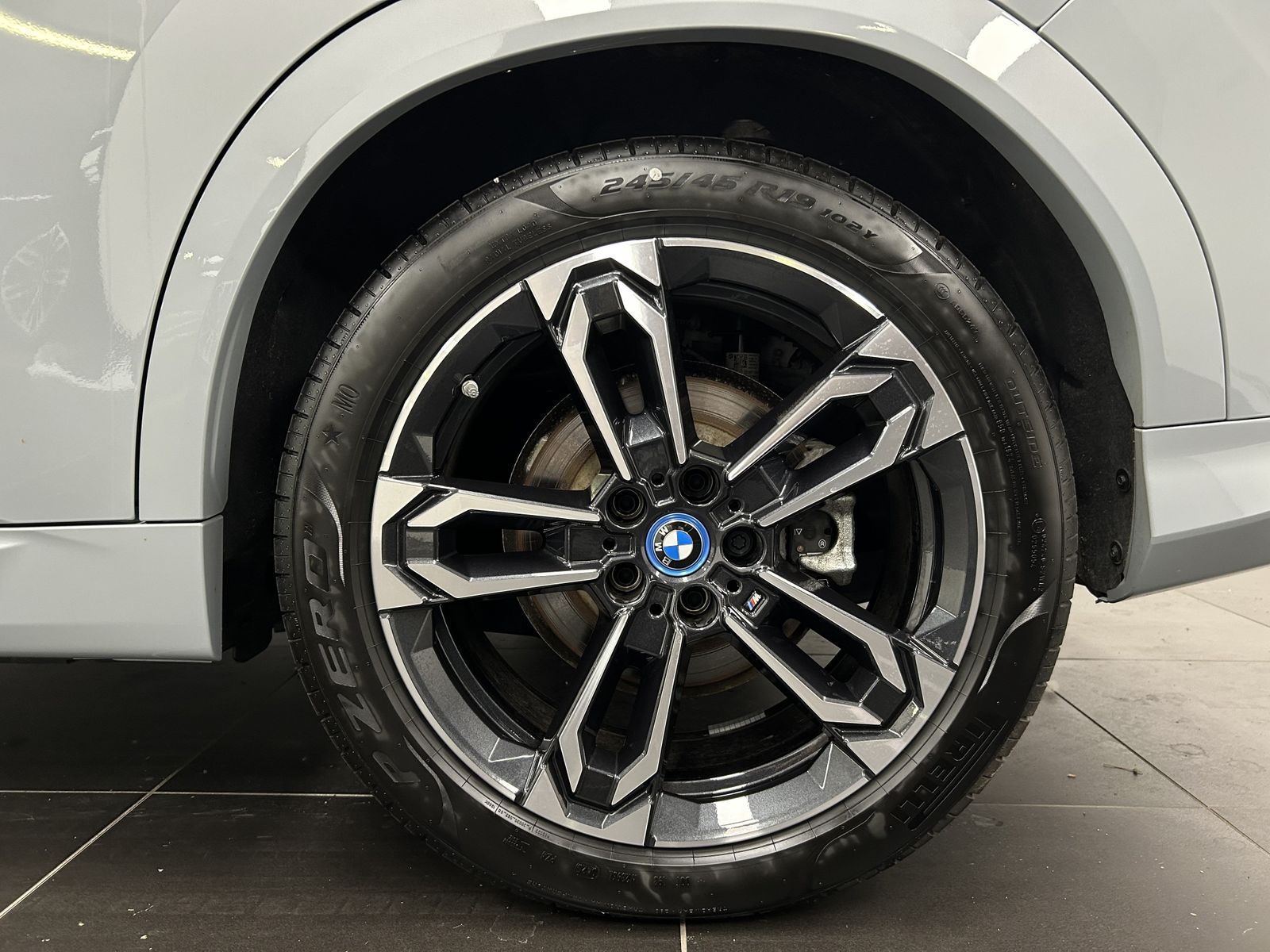 BMW iX2 - Bild 6