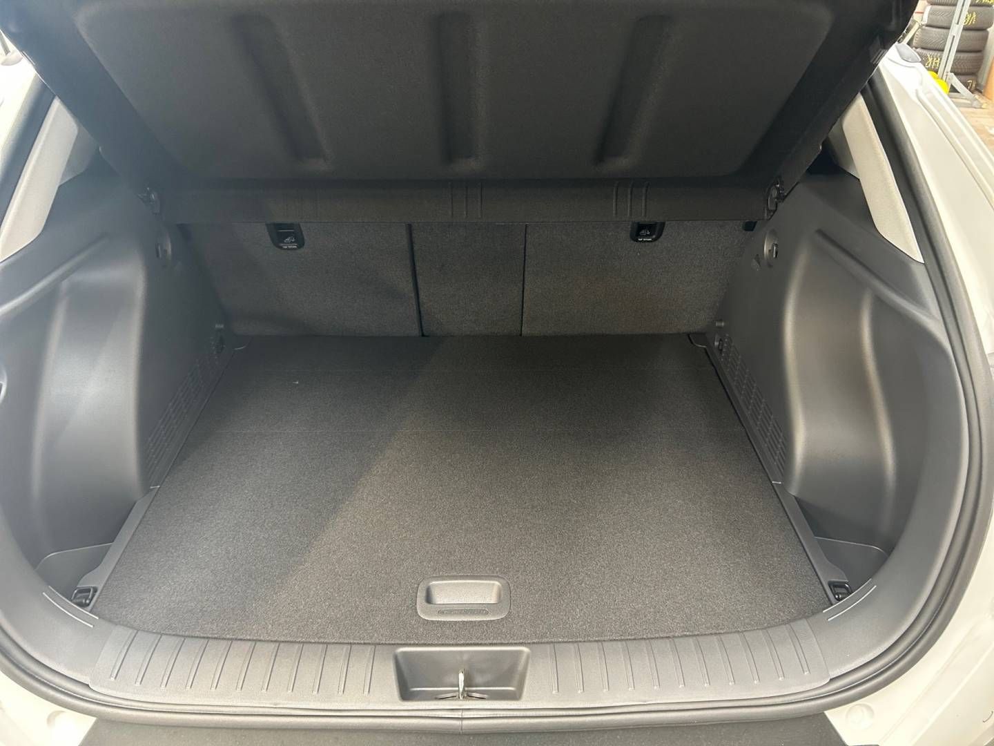 Fahrzeugabbildung Hyundai KONA 1.6 T-GDI (150 PS) Prime Teilleder, Navi, L