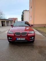 BMW X6 xDrive50i - - rote BMW X6